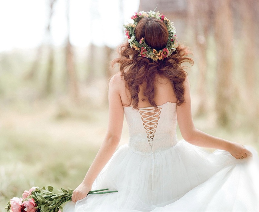 bruid-met-bloemen.jpg